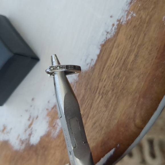 🩶Tiny Silver Macarsite Hoop Earrings - Picture 3 of 7